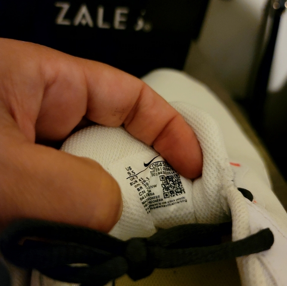 Shoes - Picture 6 of 11